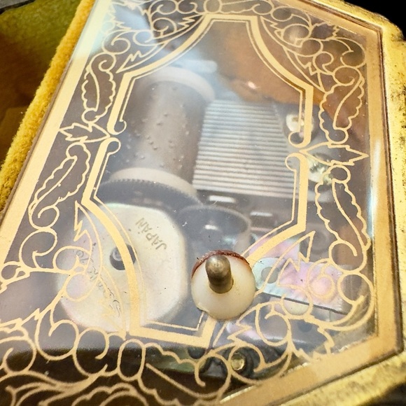 Vintage Sankyo Japan Gold Tone Hexagonal Trinket Music Box - Picture 10 of 11